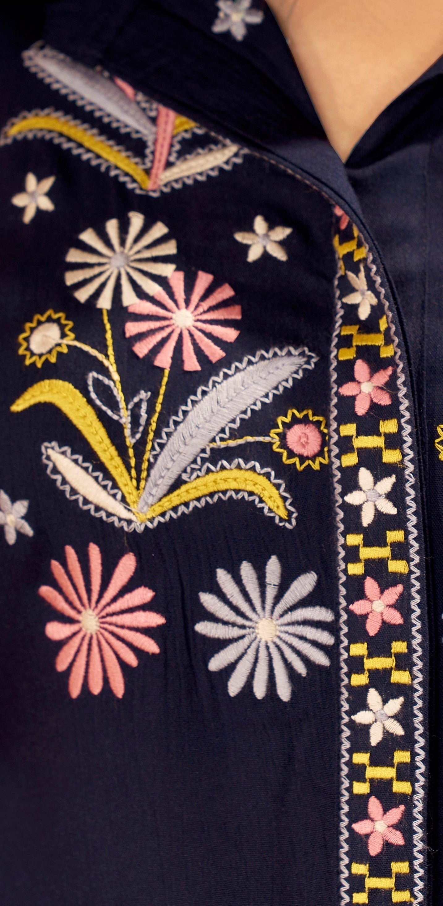 V Neck Embroidered Co-Ord Set Liva Wrinkled Rayon