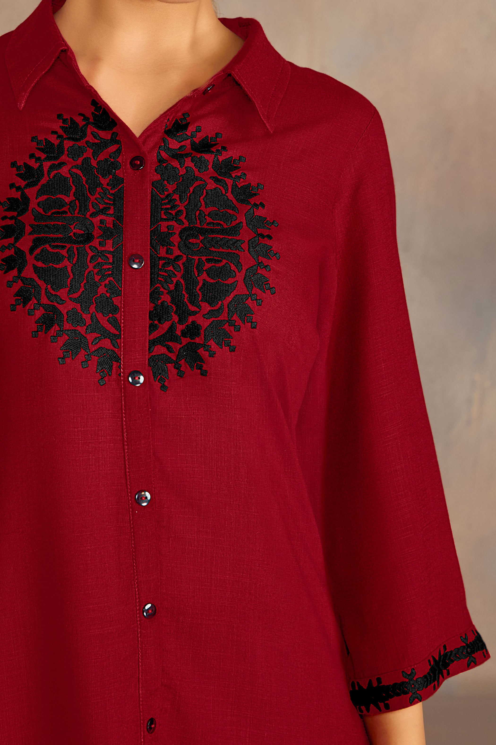 Women Embroidered Shirt Collar Above Knee Kurta