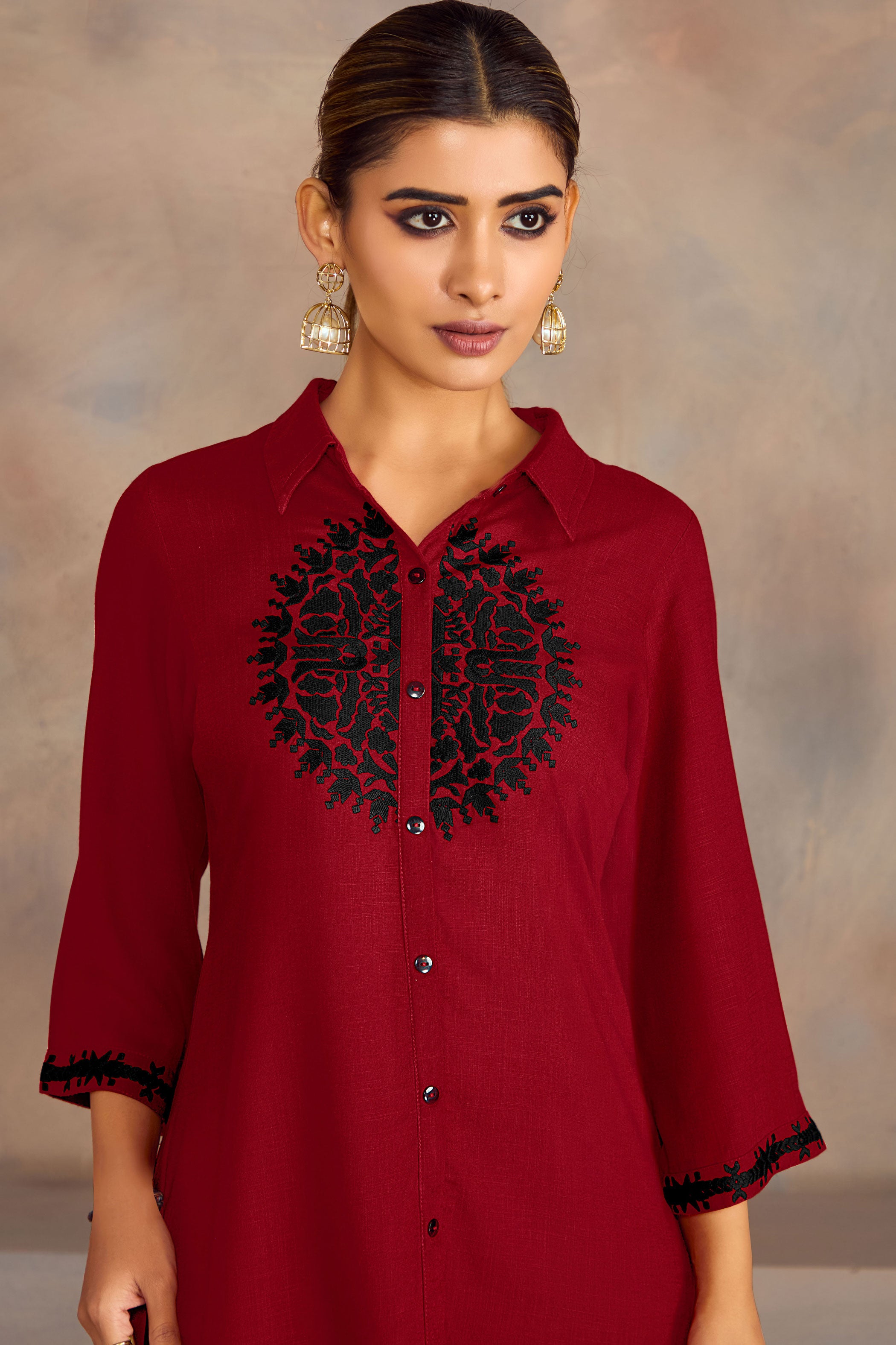Women Embroidered Shirt Collar Above Knee Kurta