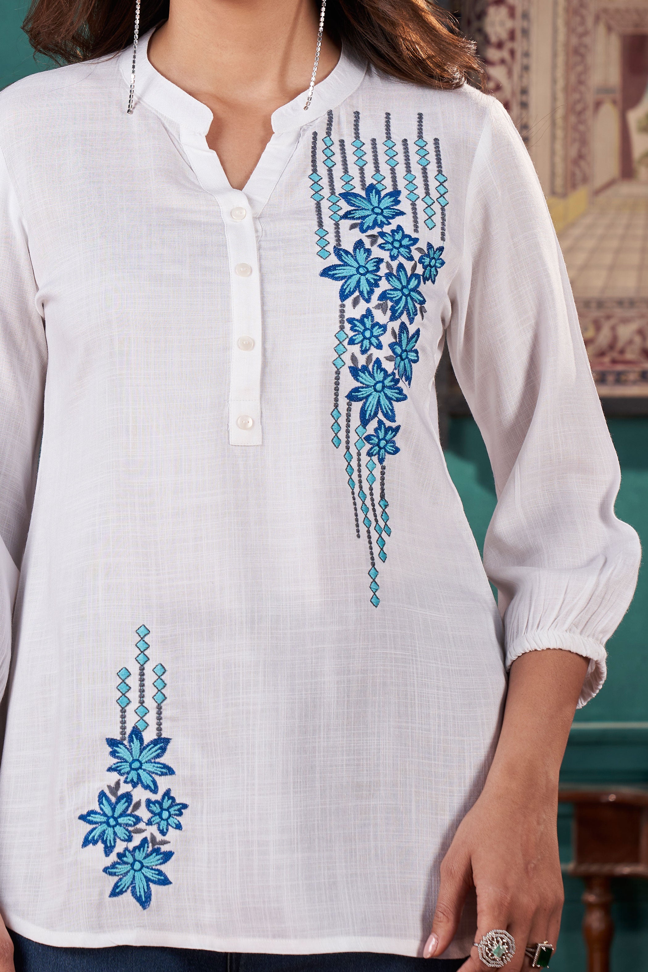 Floral Embroidered Puff Sleeves Straight Short Kurti