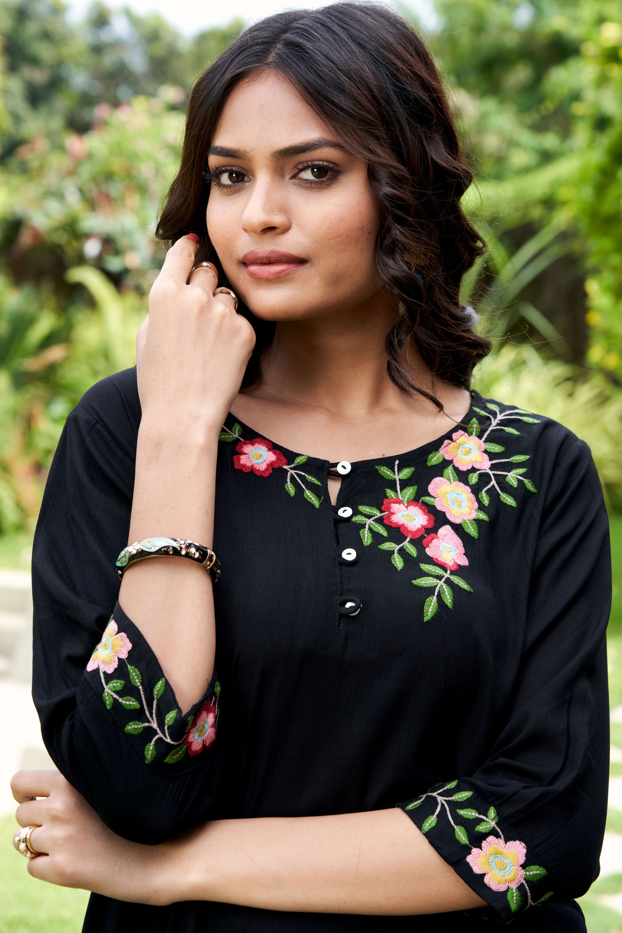 Women Floral Embroidered Above Knee Kurta
