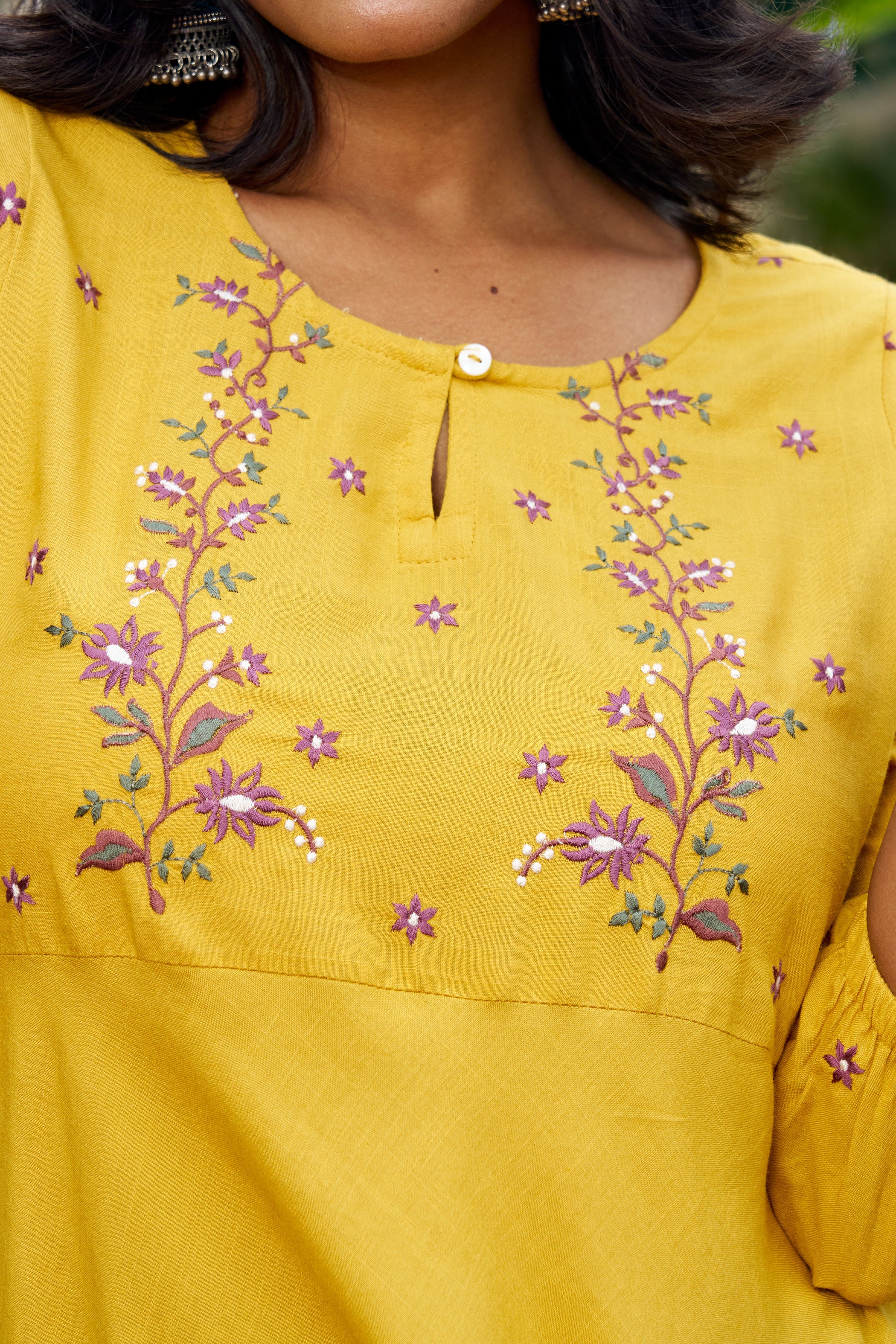 Floral Embroidered Keyhole Neck Thread Work Short Kurti