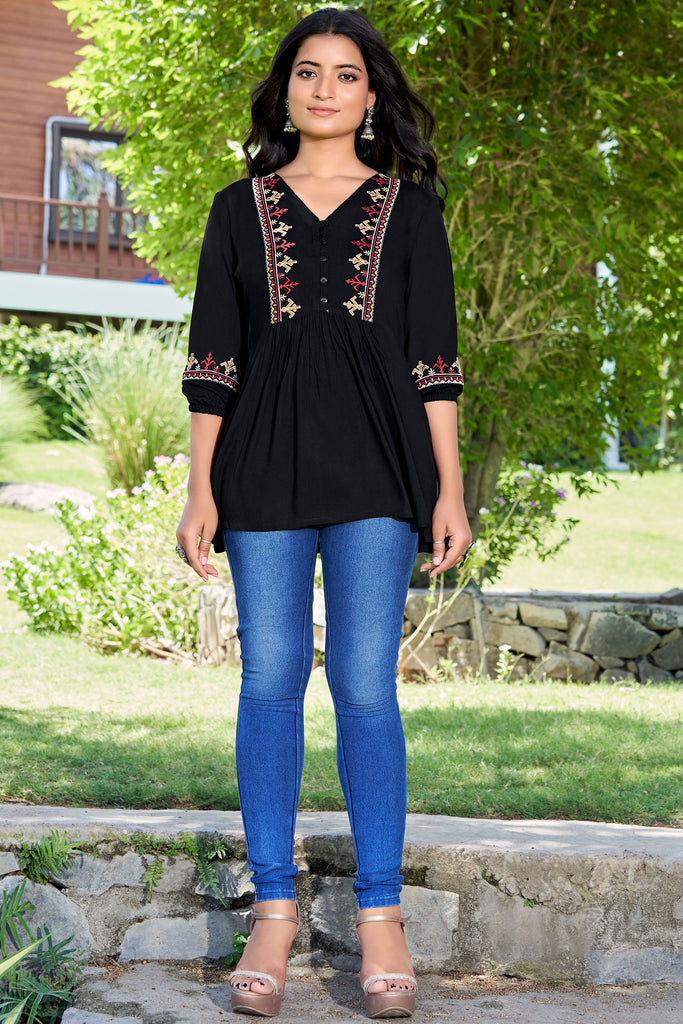 Geometric Embroidered V-Neck Pleated Straight Short Kurti