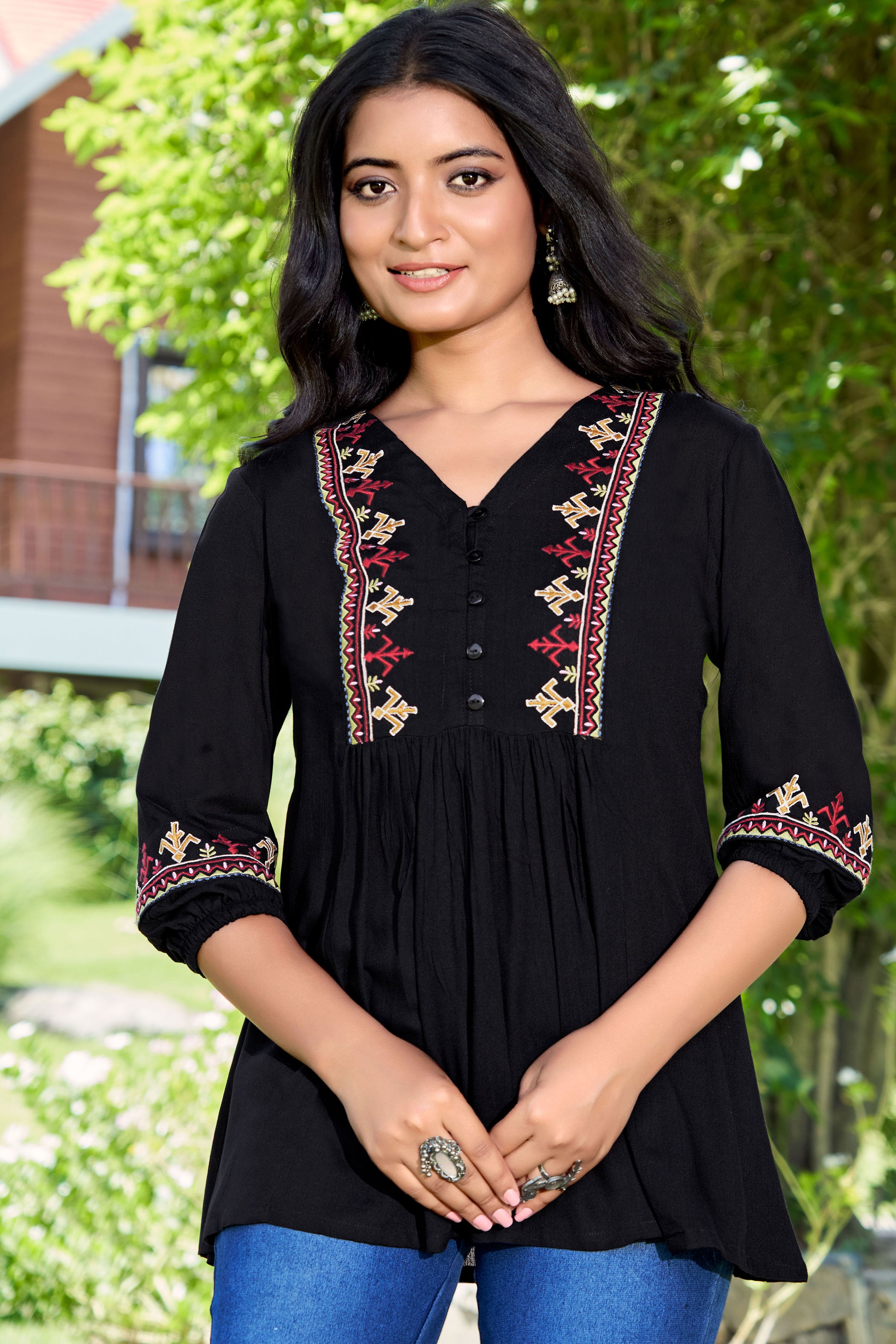 Geometric Embroidered V-Neck Pleated Straight Short Kurti