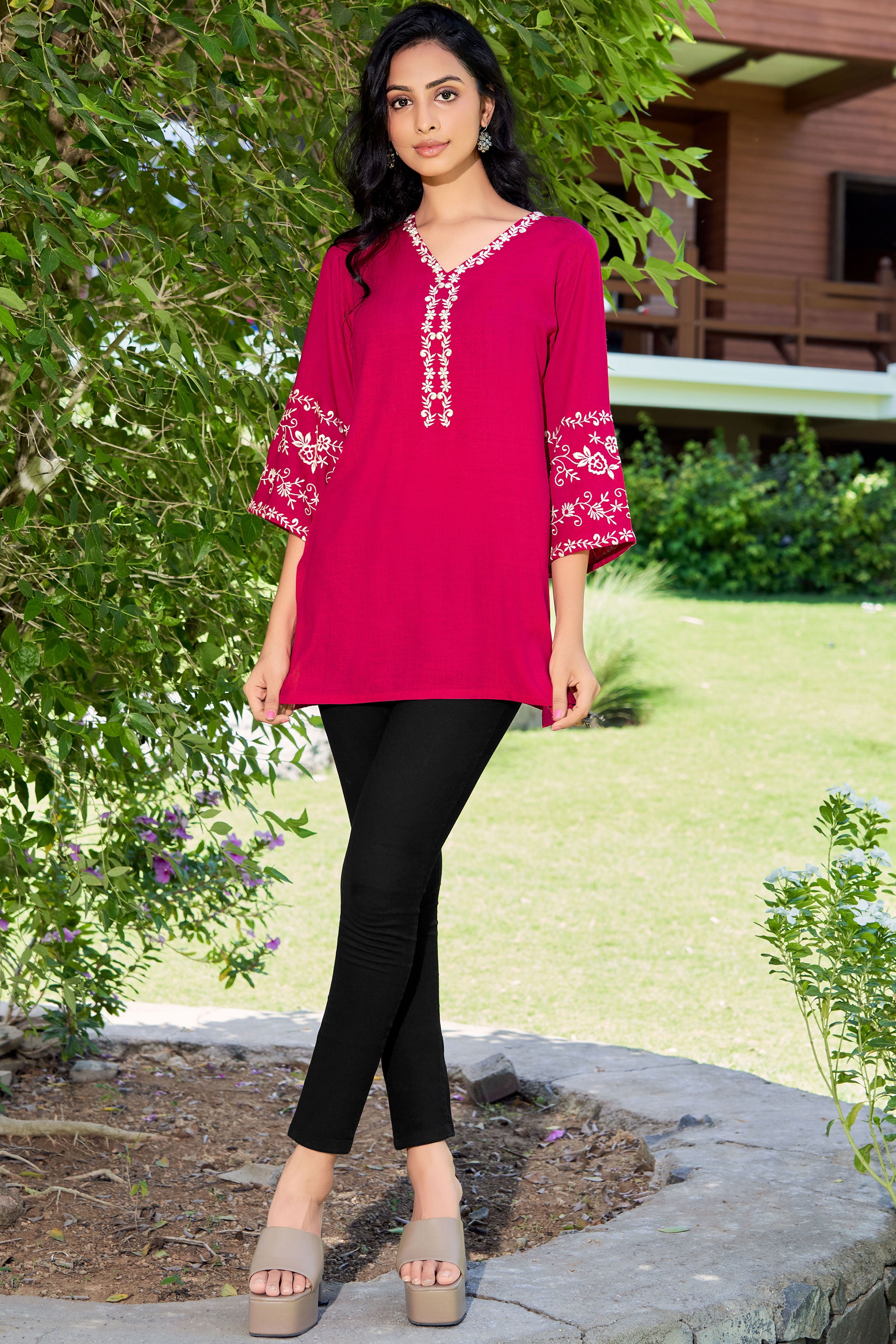Floral Embroidered V-Neck Liva Straight Kurta