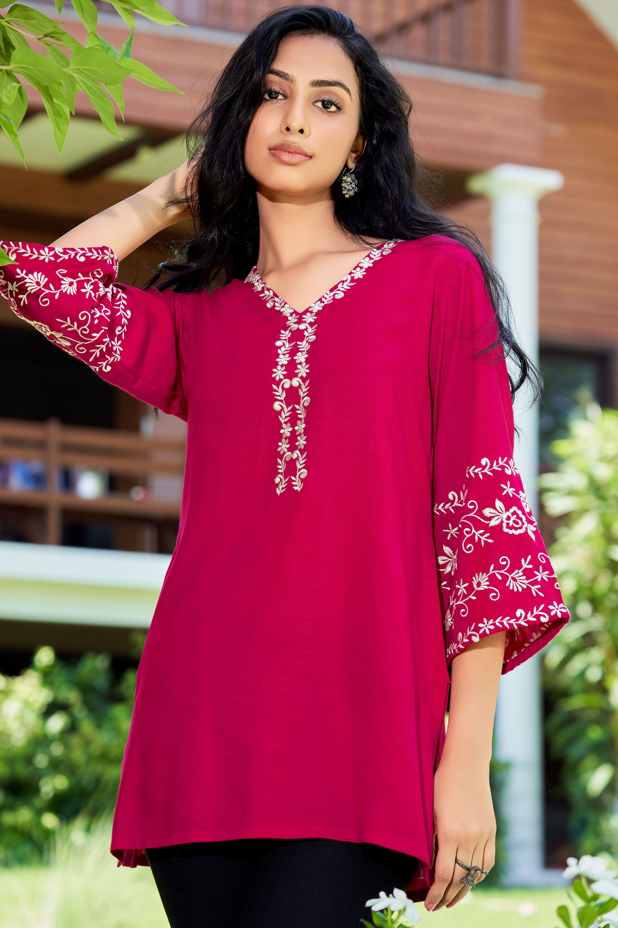 Floral Embroidered V-Neck Liva Straight Kurta