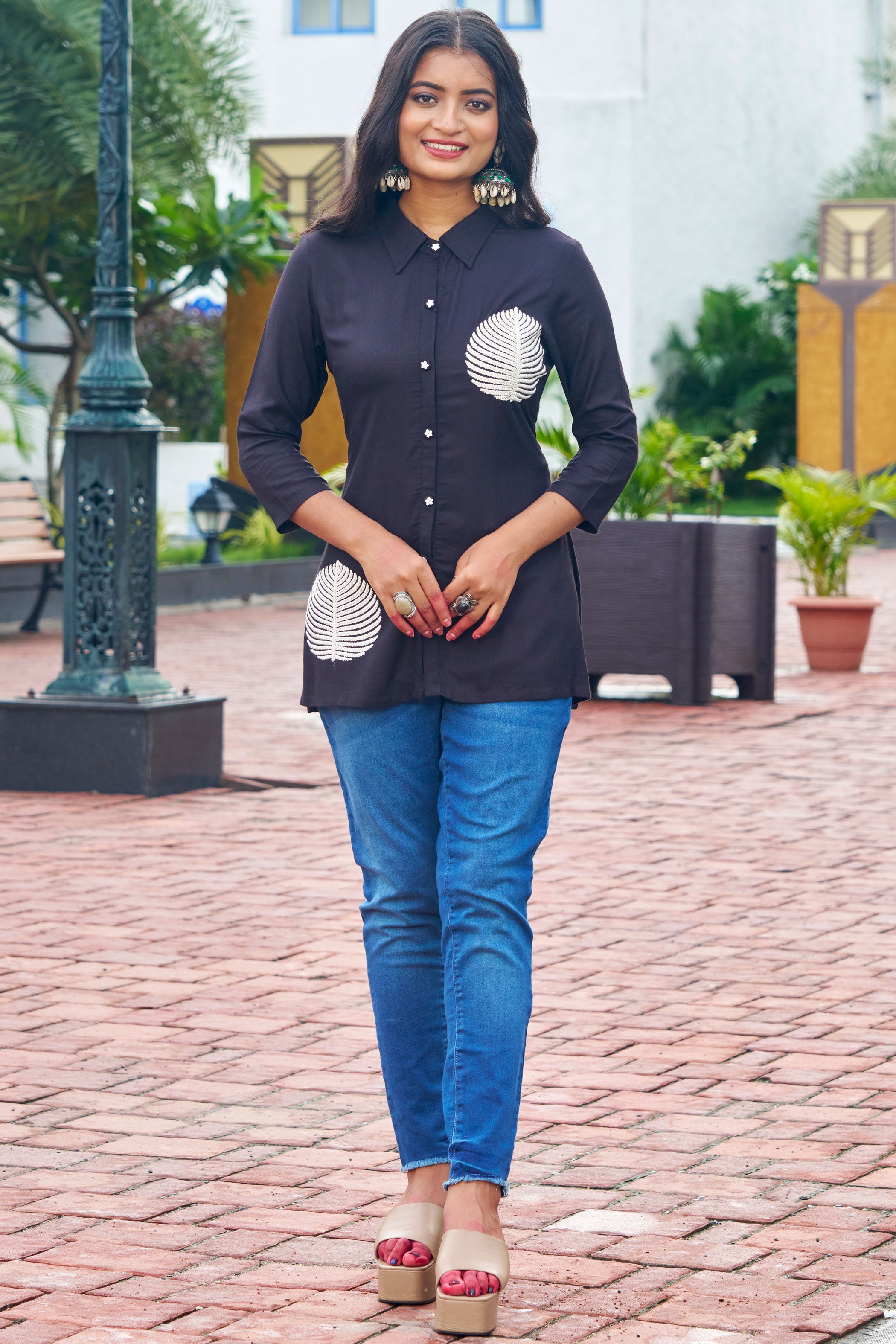 Black Embroidered Thread Work Shirt Collar Liva Kurta