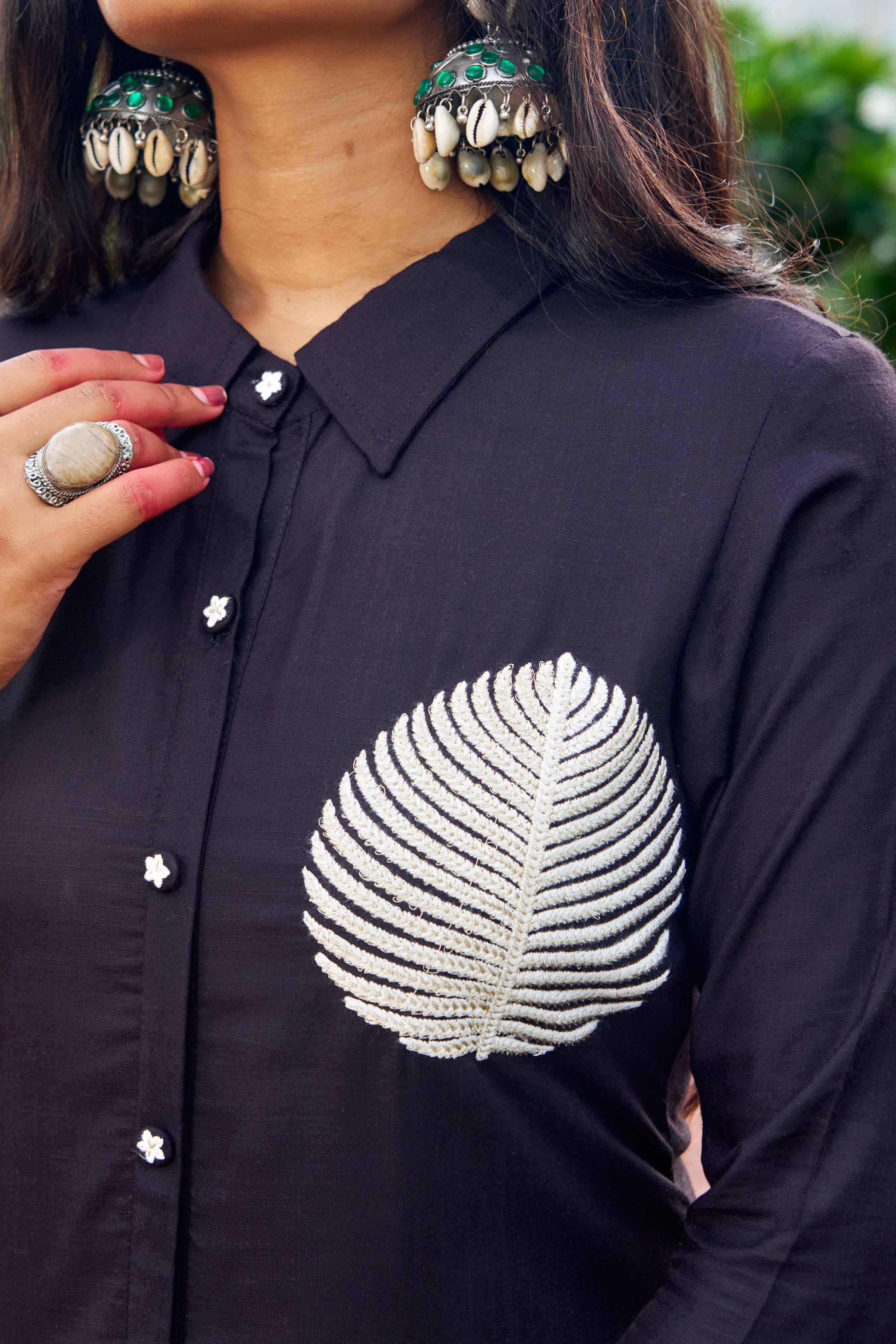 Black Embroidered Thread Work Shirt Collar Liva Kurta