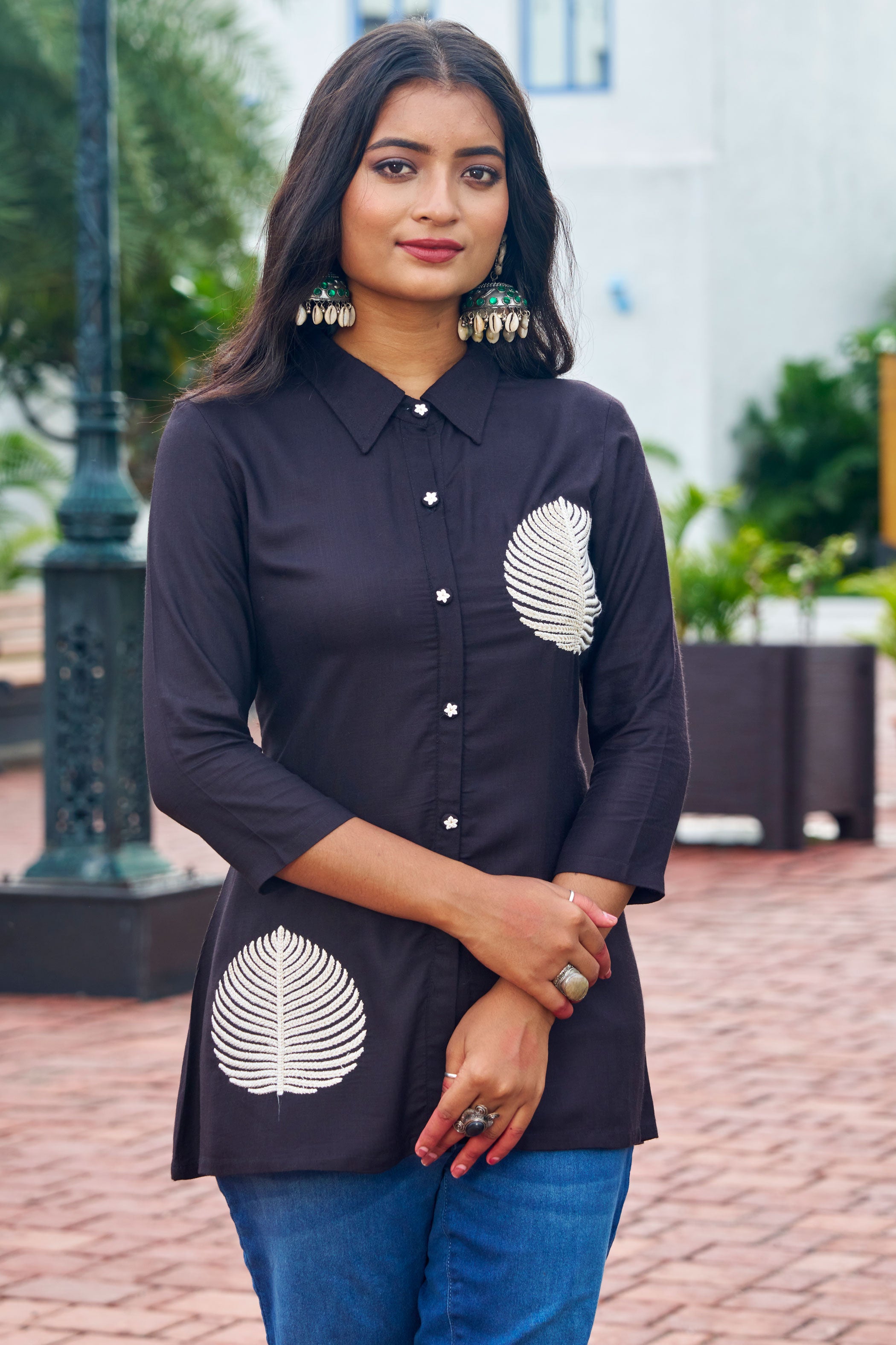 Black Embroidered Thread Work Shirt Collar Liva Kurta