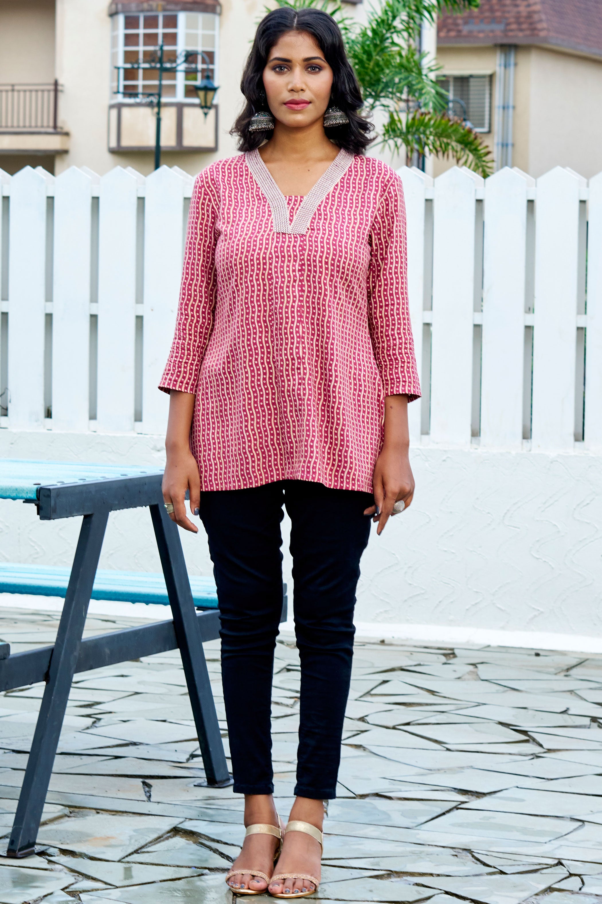 Maroon Leheriya Printed V-Neck Straight Short Kurta