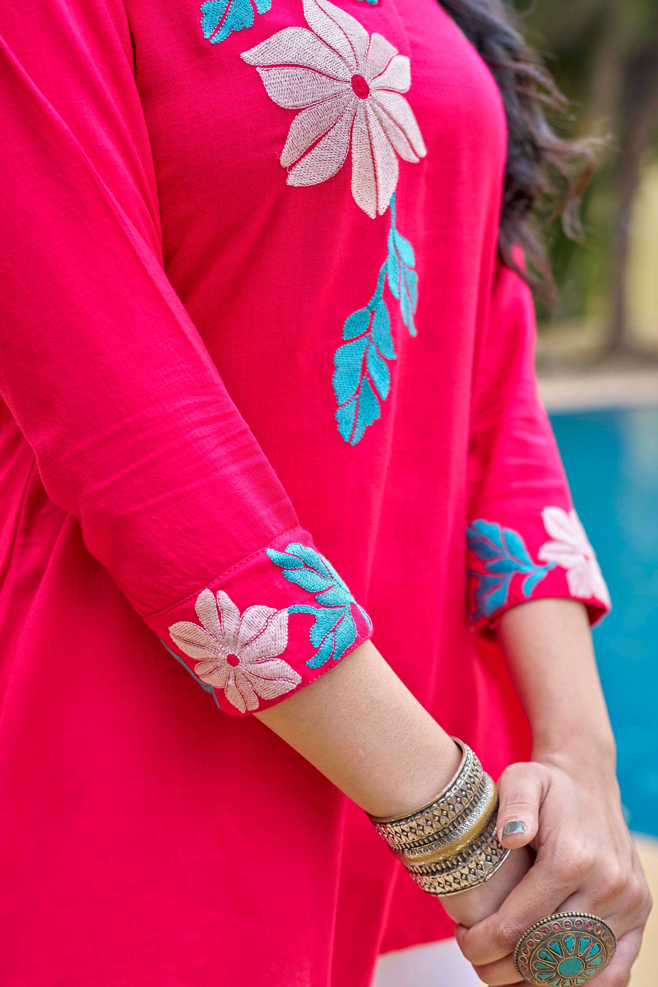Magenta Mandarin Collar Floral Embroidered Thread Work Liva Kurta
