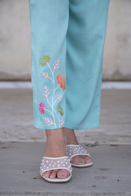 Collar Neck Embroidered Kurta With Trousers Co-Ords